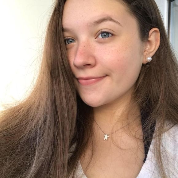 Meet your Posher, Caitlin - Picture 1 of 1